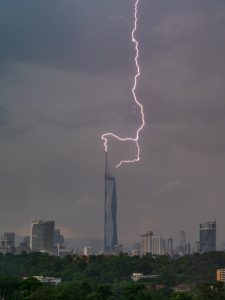 Serviço de instalação de para-raio na Zona Norte de São Paulo